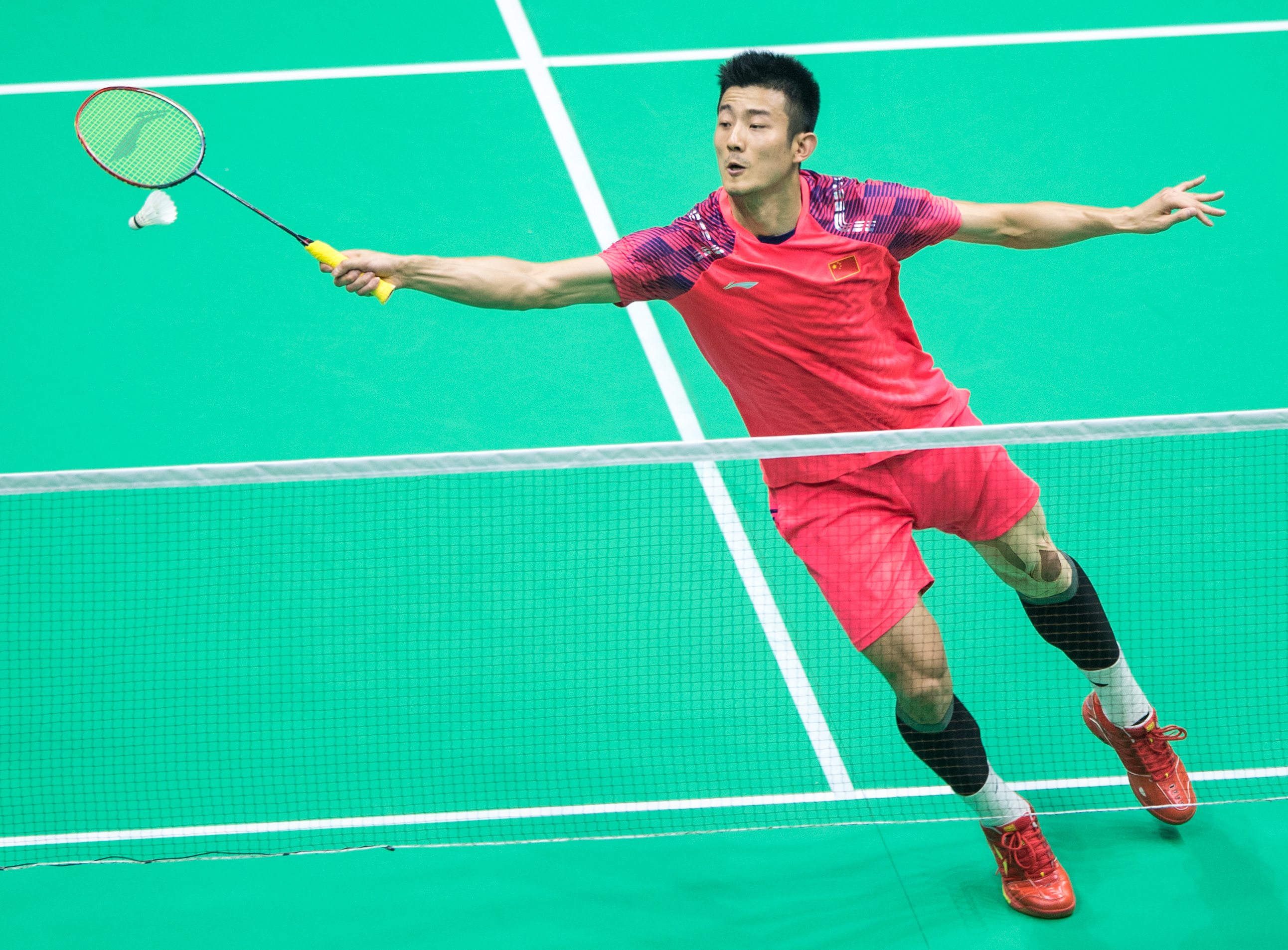 印尼羽毛球队完胜法国羽毛球队，谌龙统治全场
