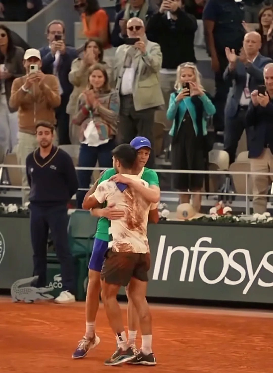 西班牙网球队翻盘欧洲网球队，阿尔卡拉斯送出助攻的简单介绍