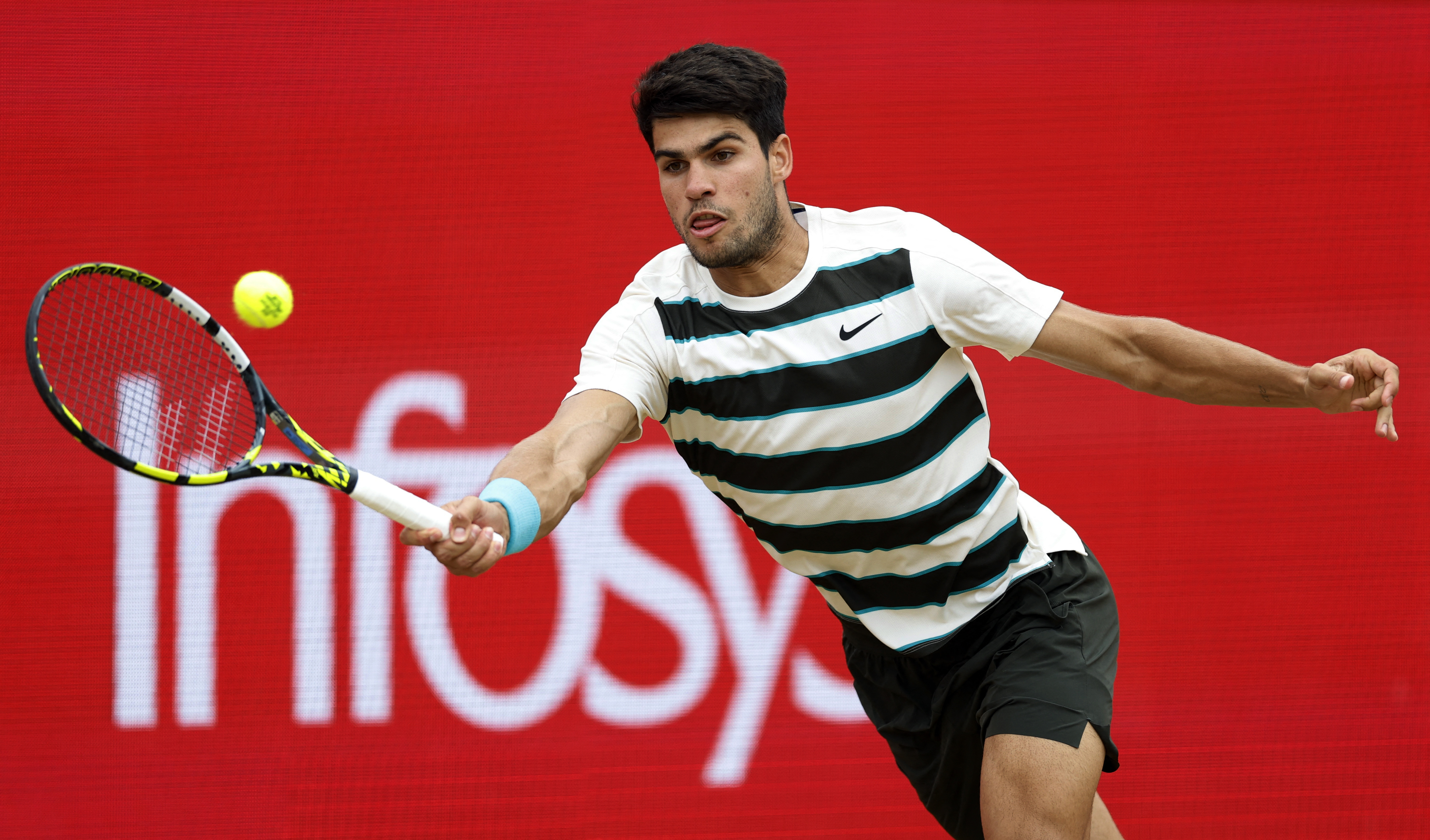 美国网球队鏖战英国网球队,阿尔卡拉斯制霸全场 美国网球队鏖战英国网球队,阿尔卡拉斯制霸全场