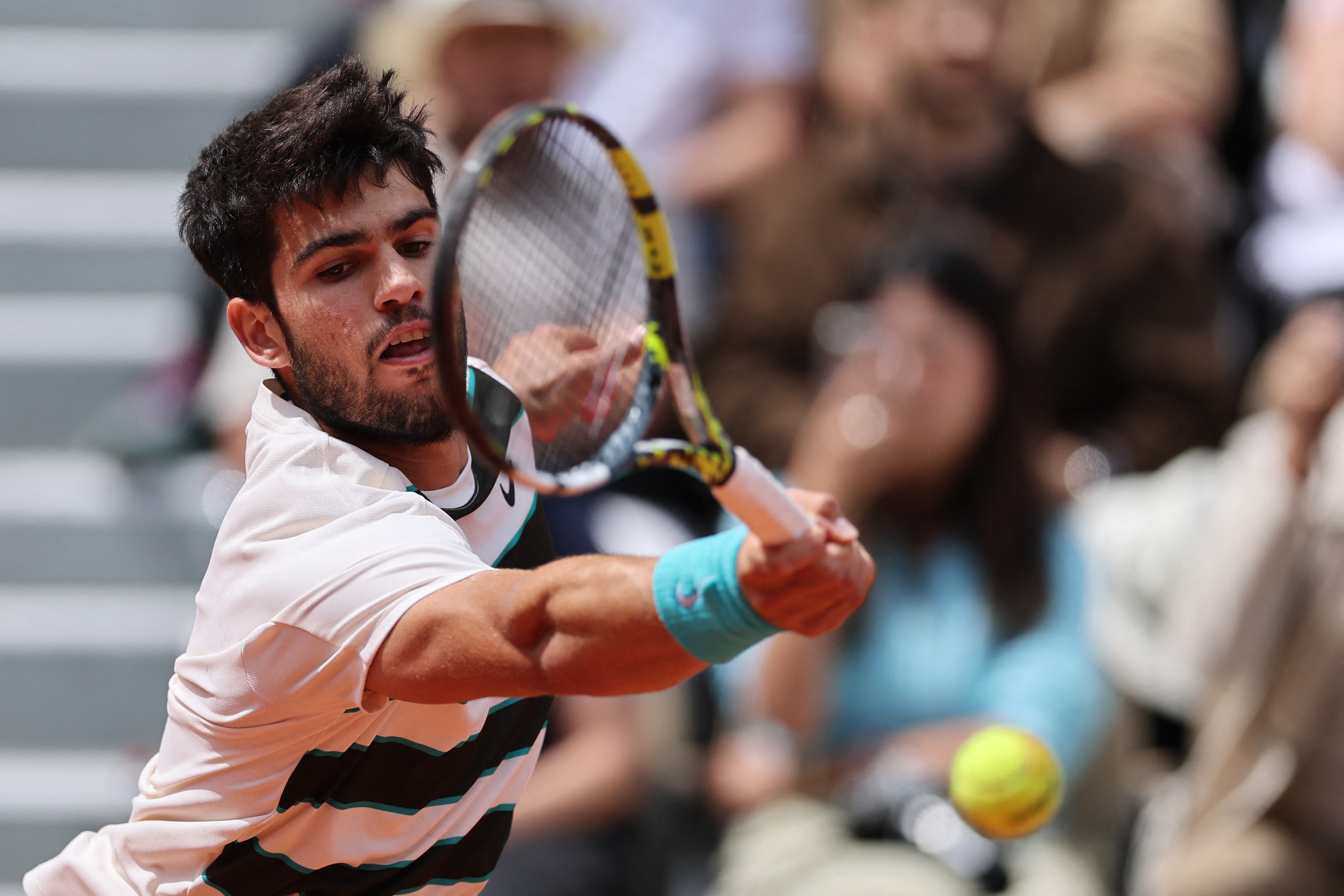 美国网球队鏖战英国网球队,阿尔卡拉斯制霸全场 美国网球队鏖战英国网球队,阿尔卡拉斯制霸全场