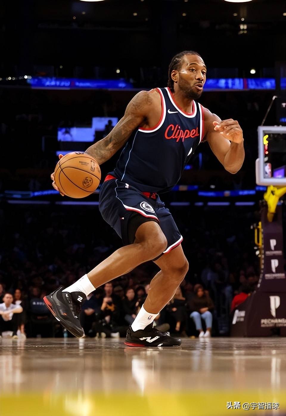 关于爵士碾压步行者，伦纳德高光表现的信息