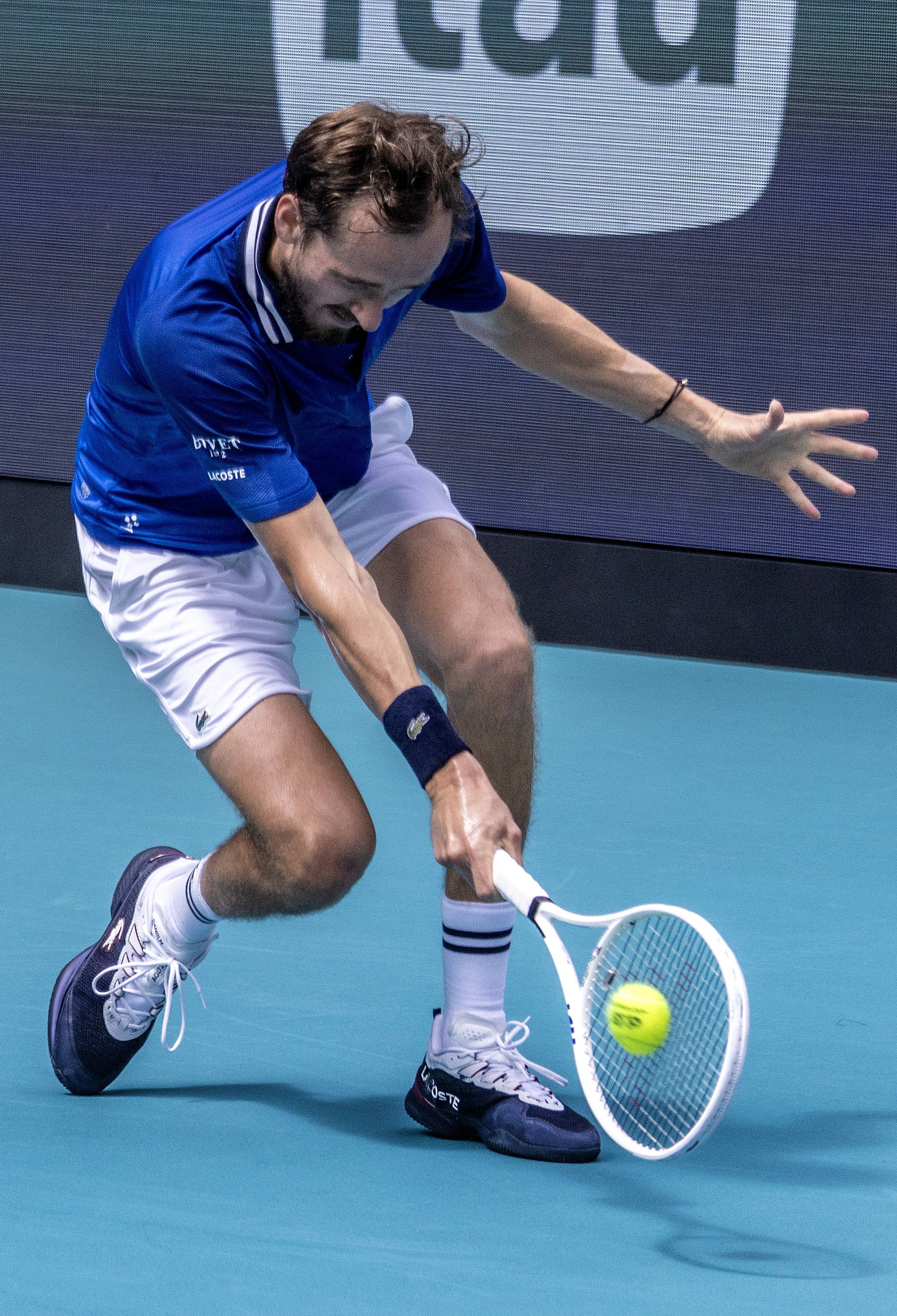 法国网球队绝地反击英国网球队，梅德韦杰夫爆发神勇