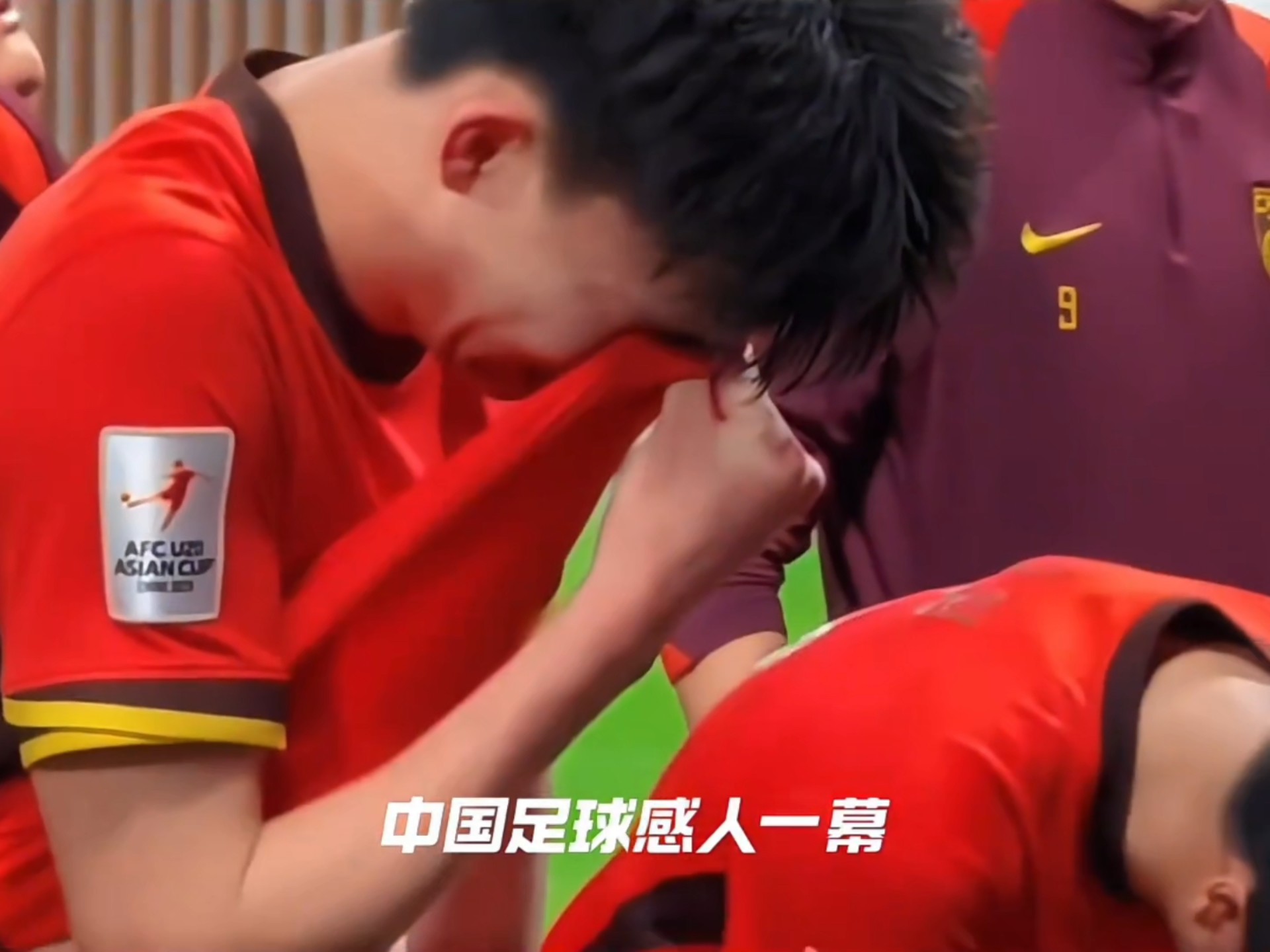 足球选手赛后落泪，背后故事感人