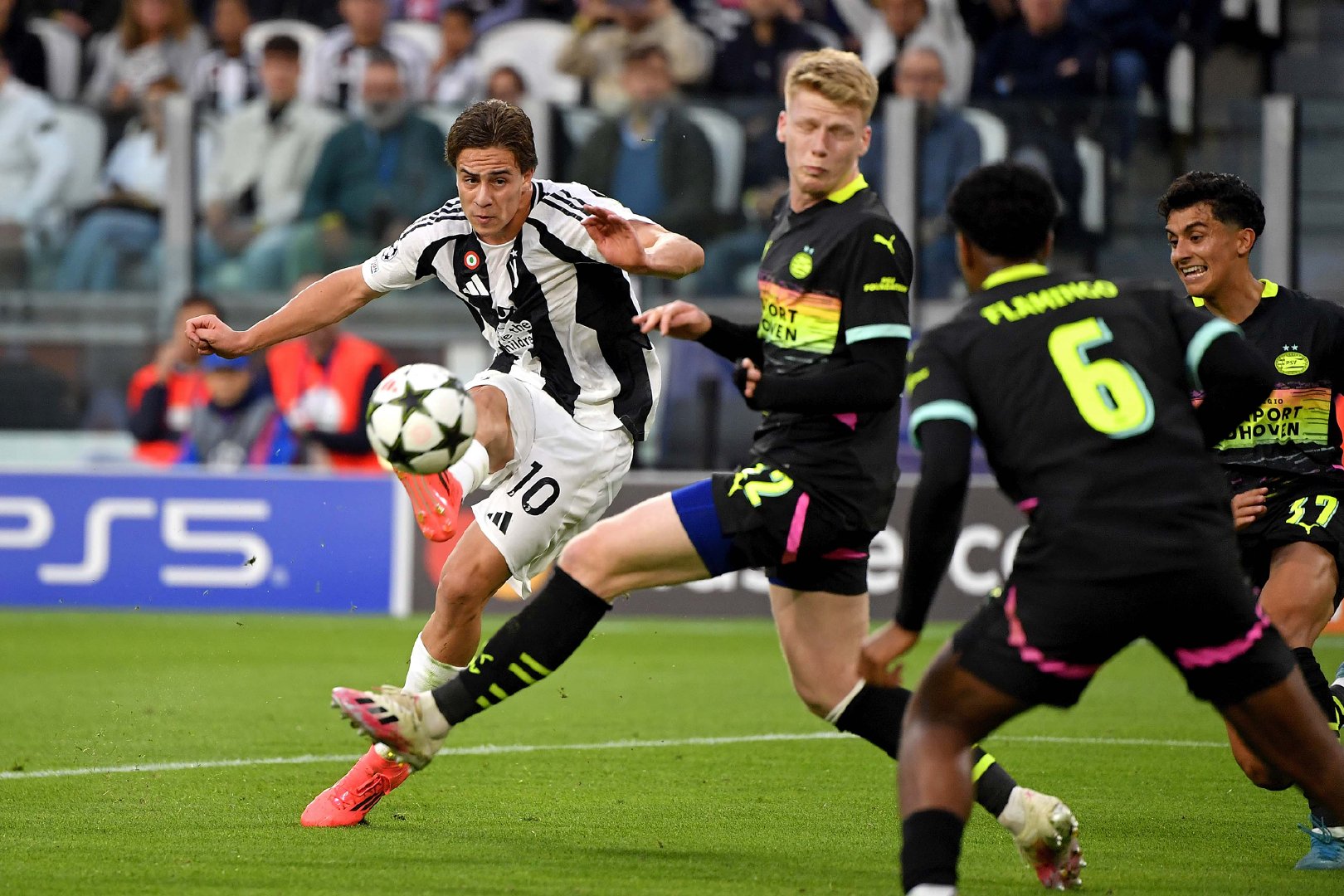 尤文图斯力克对手，锁定小组头名！