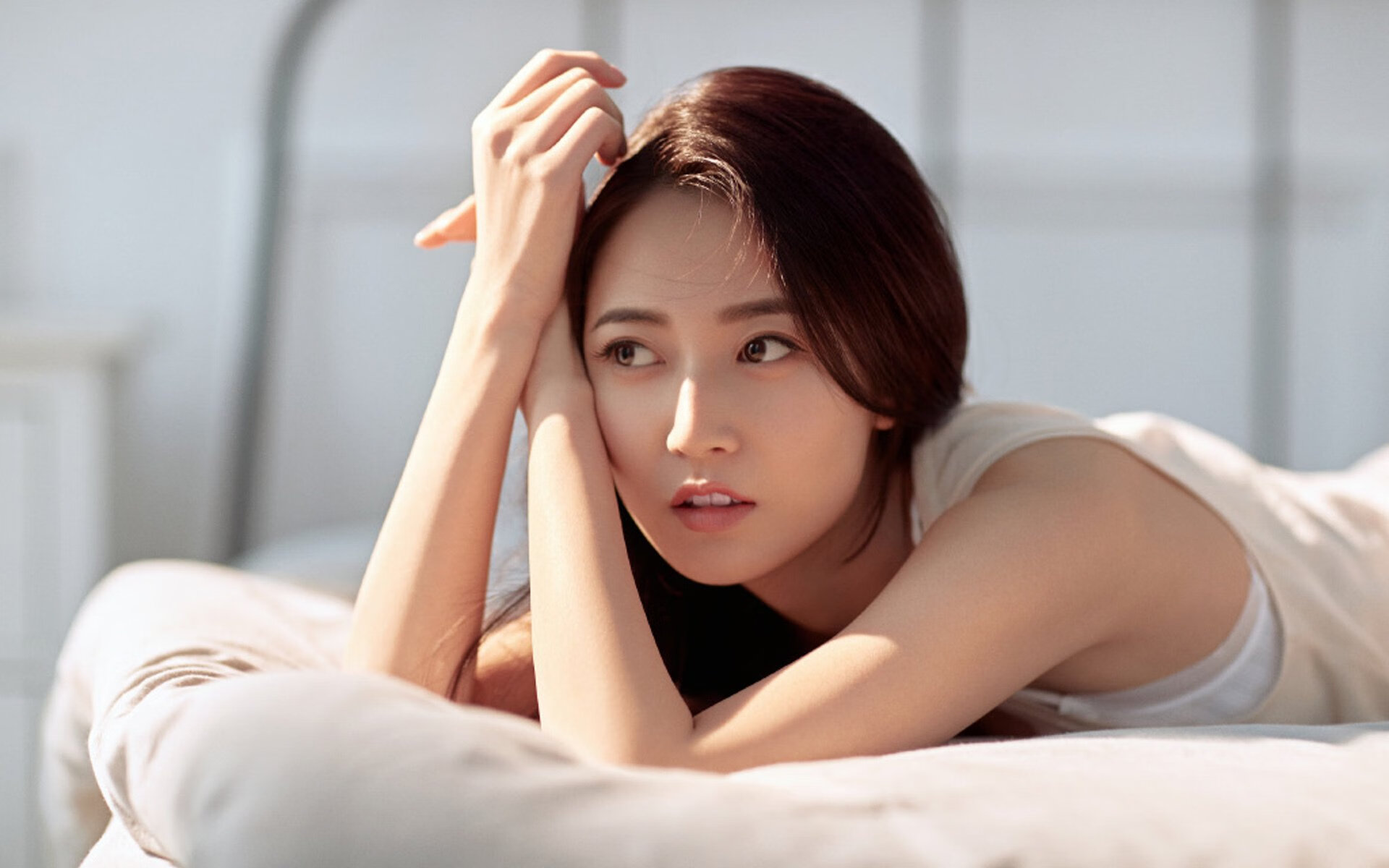 绿茵场上的乒乓球拍,当樊振东用反手拧拉逆转了C罗的弧线