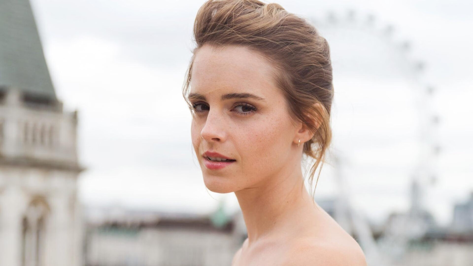 连珠炮破坚冰！萨内两连击撕开防区，曼城优雅掌控轻取潜水艇