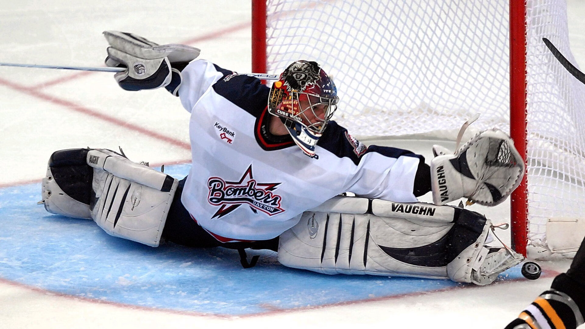 赛道刺客，当库尔图瓦将雨夜街道变作进攻画布