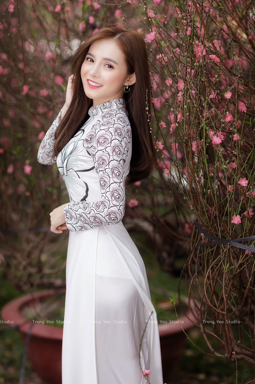 东西两岸同时开火,利拉德三分雨浇灭热火,新疆内线风暴掀翻马刺